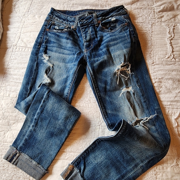 American Eagle Outfitters Denim - American eagle tomgirl crop jeans.   size 0, runs larger.